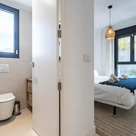 Apartamento Coastal Retreat With Shared Pool,