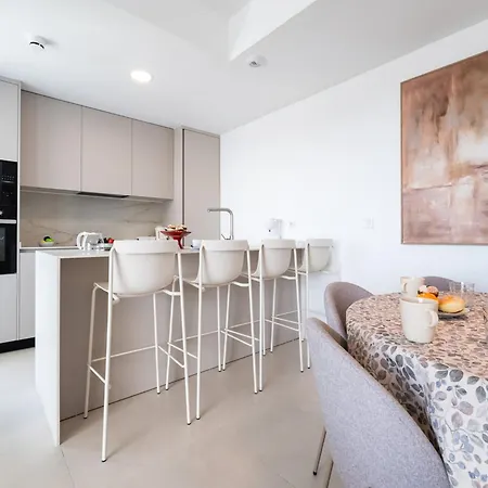 Coastal Retreat With Shared Pool, Apartment Fuengirola