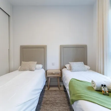 Apartment Coastal Retreat With Shared Pool,
