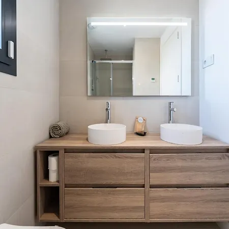 Coastal Retreat With Shared Pool, Apartment *