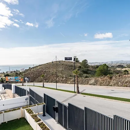 Apartment Coastal Retreat With Shared Pool,