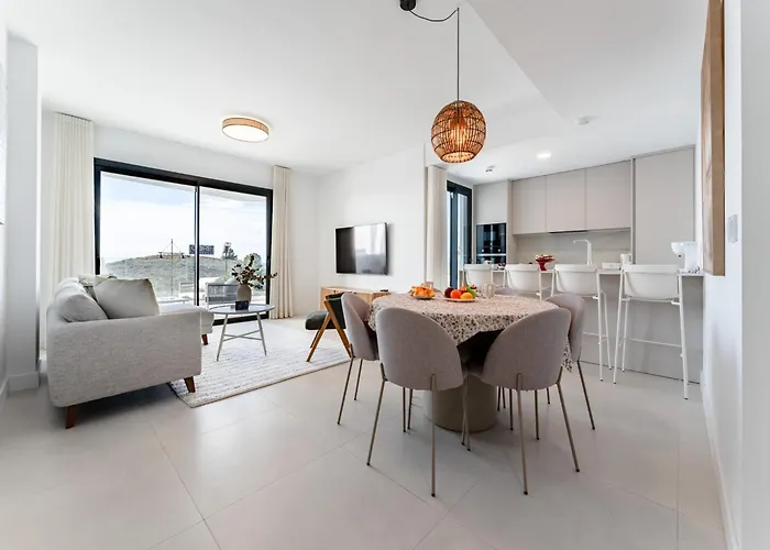 Coastal Retreat With Shared Pool, Fuengirola