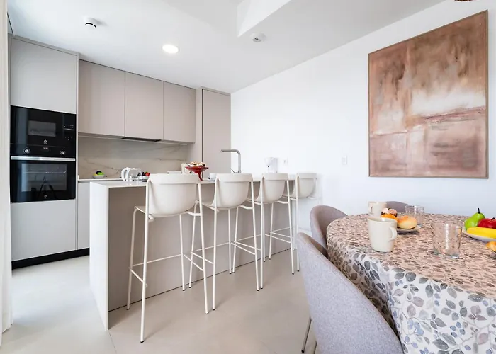 Coastal Retreat With Shared Pool, Apartment Fuengirola