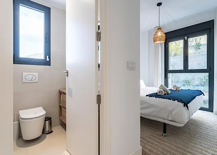 Apartment Coastal Retreat With Shared Pool,