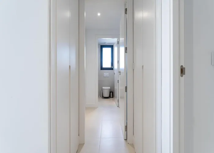 Coastal Retreat With Shared Pool, Apartment *