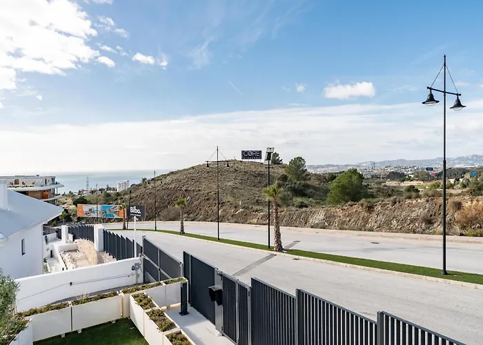 Apartment Coastal Retreat With Shared Pool,