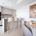 Coastal Retreat With Shared Pool, Apartment Fuengirola