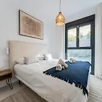 Coastal Retreat With Shared Pool, Apartment